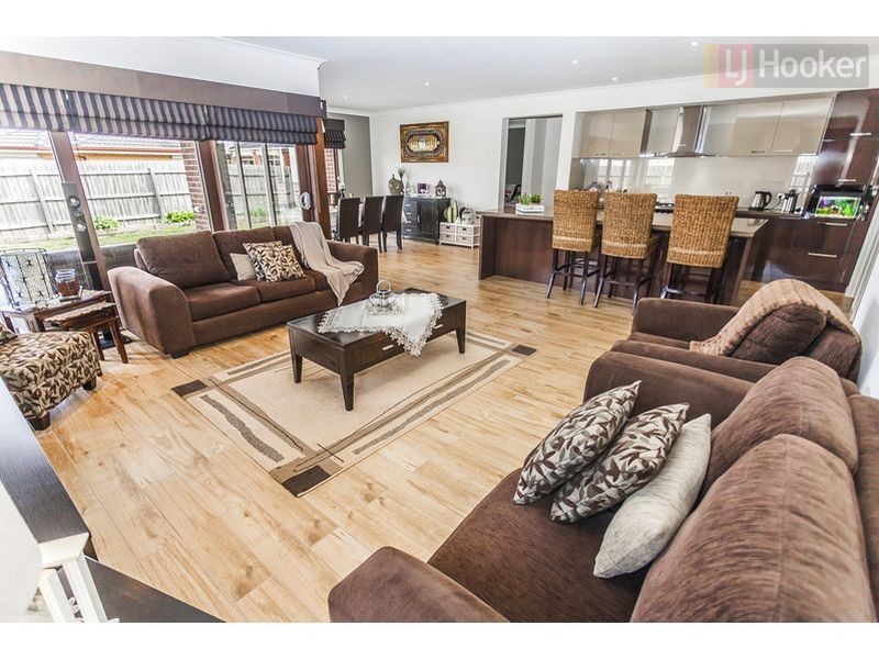 3 Hayfield Rd, Roxburgh Park VIC 3064