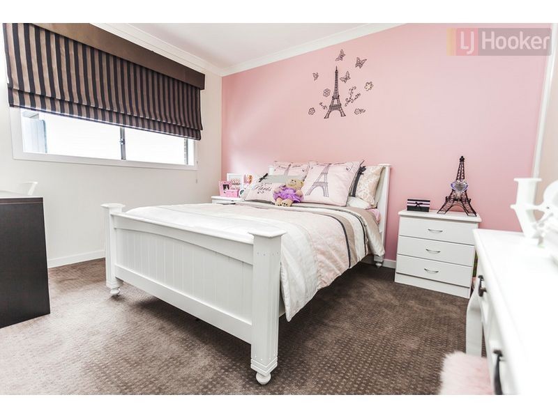 3 Hayfield Rd, Roxburgh Park VIC 3064