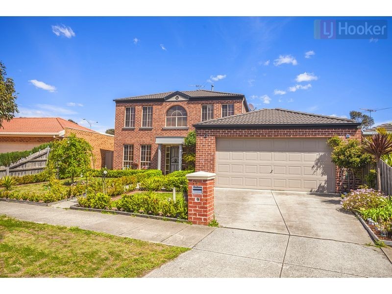 17 Lachlan Cres, Roxburgh Park VIC 3064