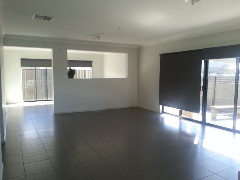 2 Kennet Way, Craigieburn VIC 3064