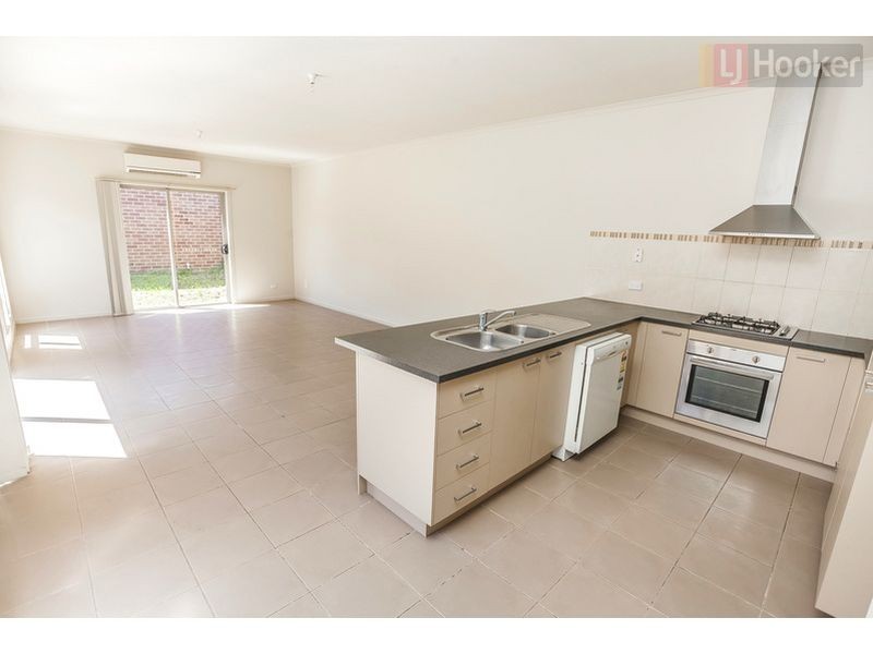 5 Yorkshire Terrace, Craigieburn VIC 3064