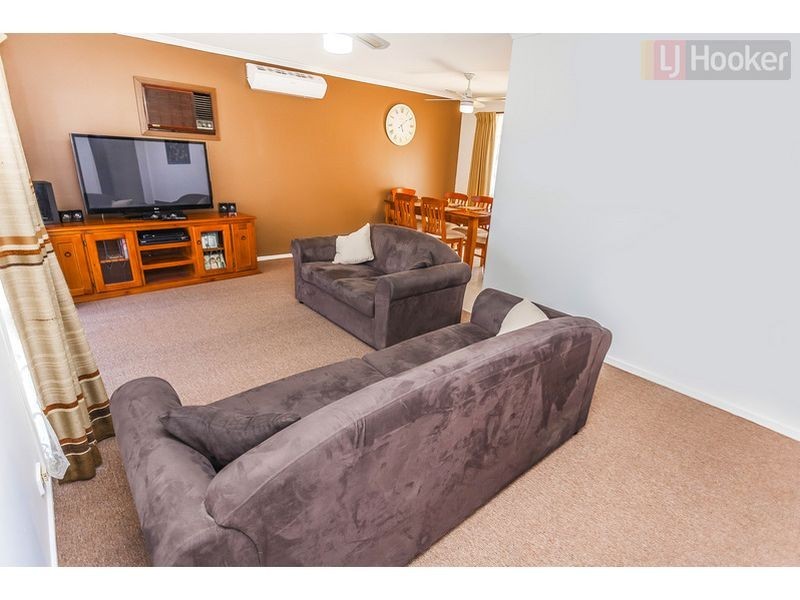 11 Abercarn Avenue, Craigieburn VIC 3064