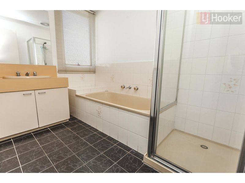 11 Abercarn Avenue, Craigieburn VIC 3064