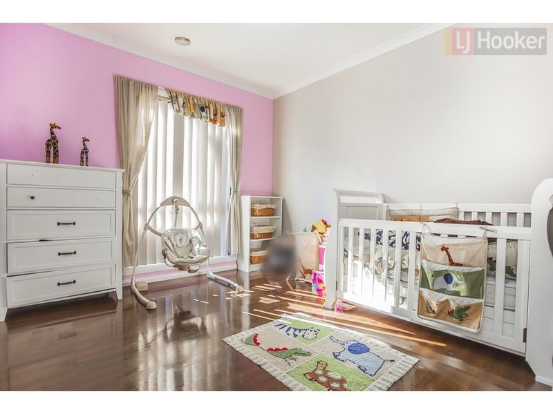 11 Ebony Cct, Craigieburn VIC 3064