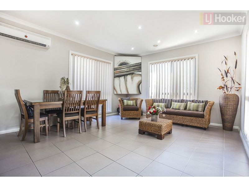 11 Ebony Cct, Craigieburn VIC 3064