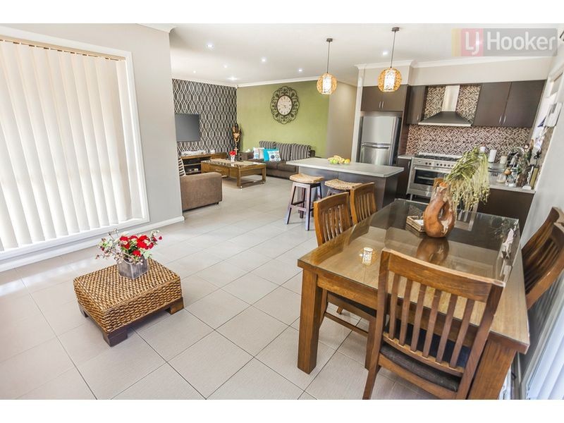 11 Ebony Cct, Craigieburn VIC 3064