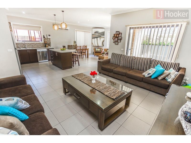 11 Ebony Cct, Craigieburn VIC 3064