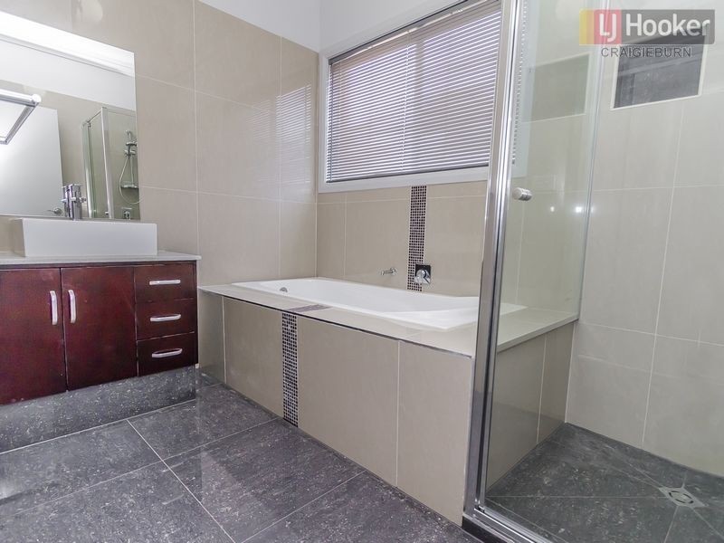 21 Bottlebrush Rd, Craigieburn VIC 3064