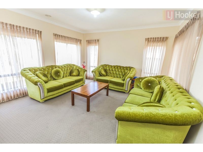 77 Newbury Blvd, Craigieburn VIC 3064