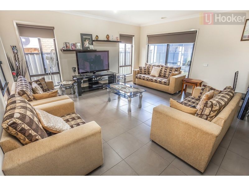 77 Newbury Blvd, Craigieburn VIC 3064