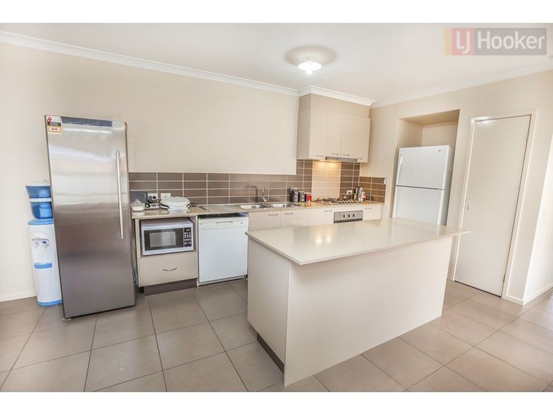 77 Newbury Blvd, Craigieburn VIC 3064