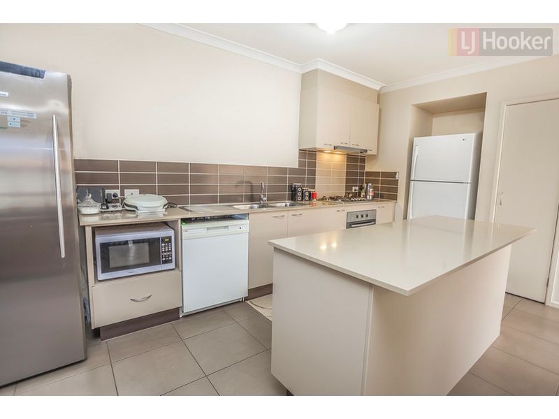 77 Newbury Blvd, Craigieburn VIC 3064