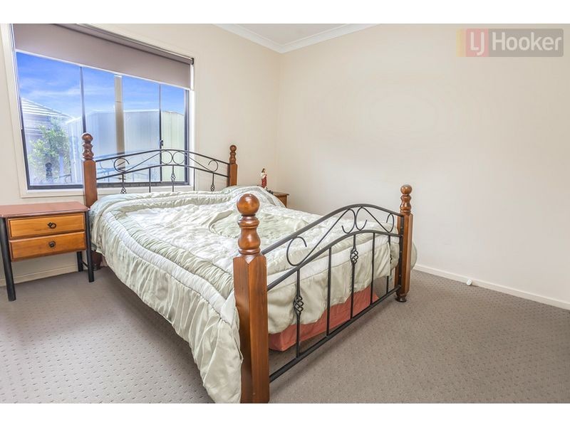 77 Newbury Blvd, Craigieburn VIC 3064