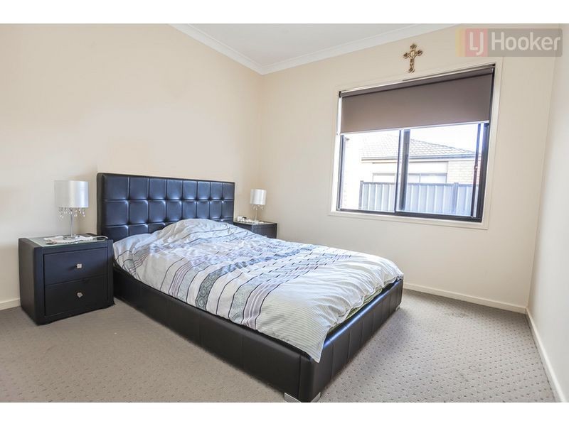 77 Newbury Blvd, Craigieburn VIC 3064