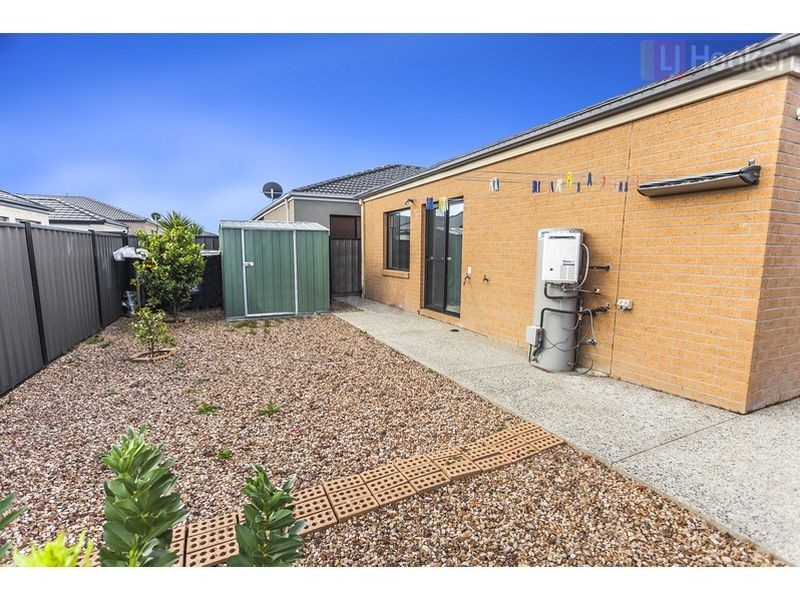 77 Newbury Blvd, Craigieburn VIC 3064