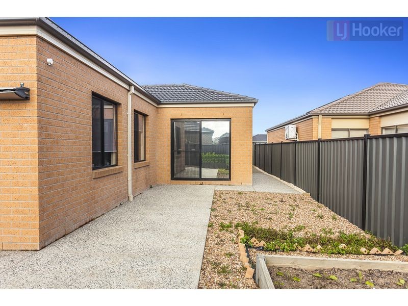 77 Newbury Blvd, Craigieburn VIC 3064