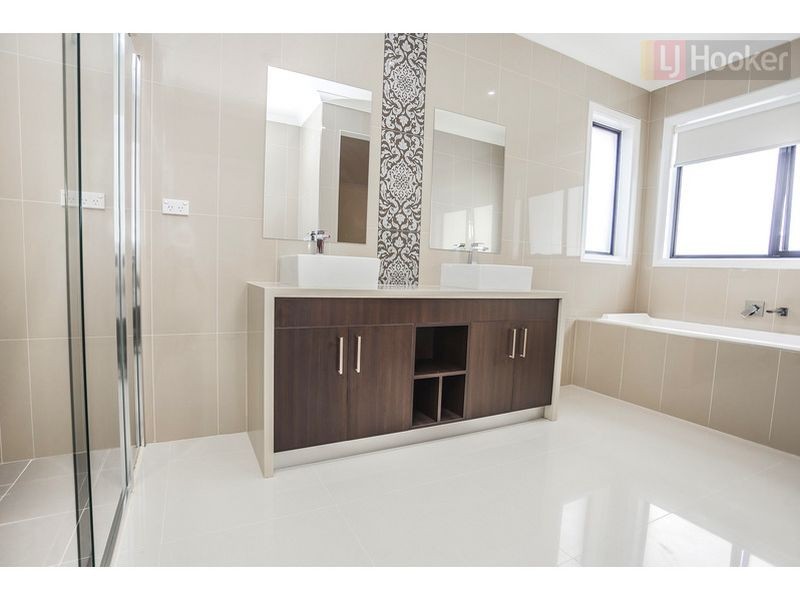 37 Biltmore Crescent, Roxburgh Park VIC 3064