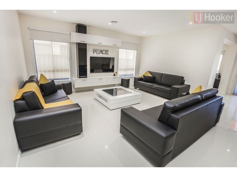 37 Biltmore Crescent, Roxburgh Park VIC 3064