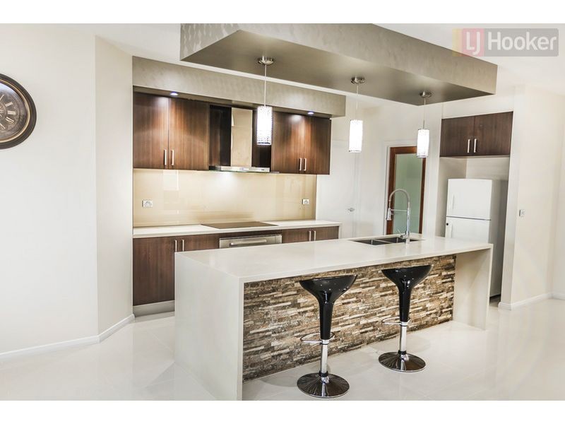 37 Biltmore Crescent, Roxburgh Park VIC 3064