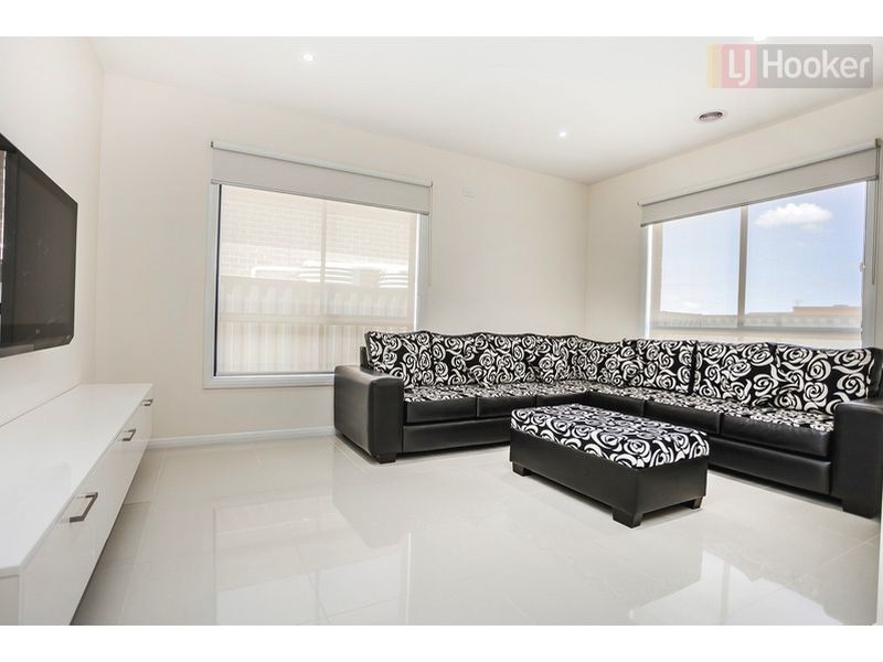 37 Biltmore Crescent, Roxburgh Park VIC 3064