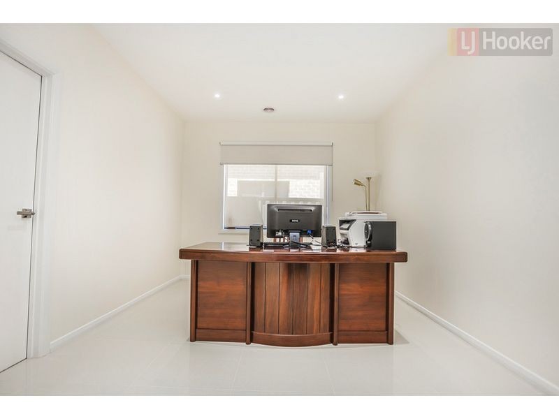 37 Biltmore Crescent, Roxburgh Park VIC 3064