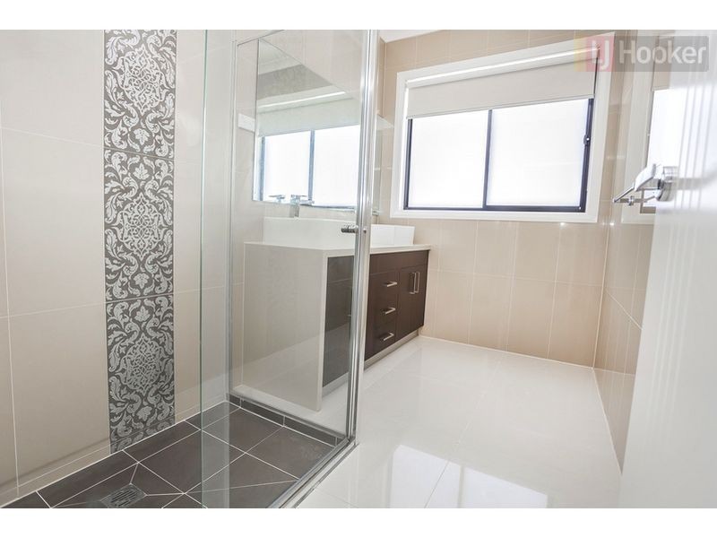 37 Biltmore Crescent, Roxburgh Park VIC 3064