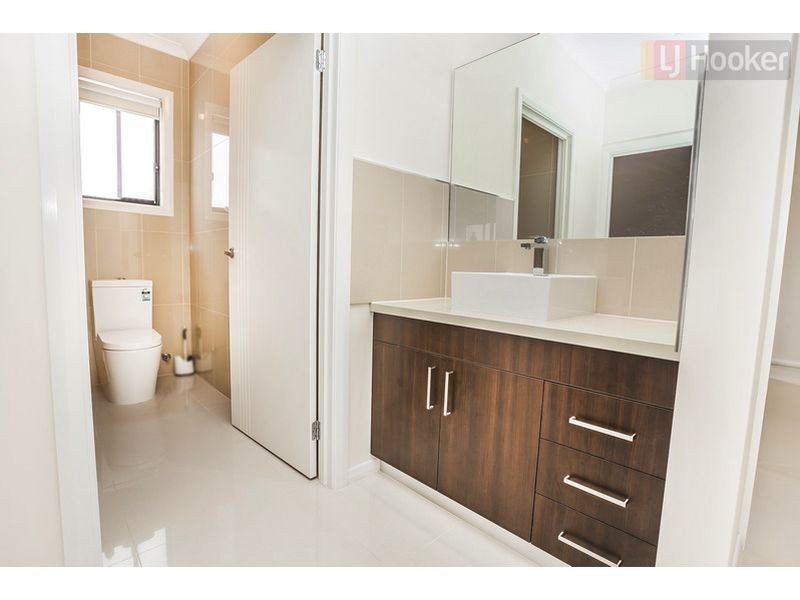 37 Biltmore Crescent, Roxburgh Park VIC 3064