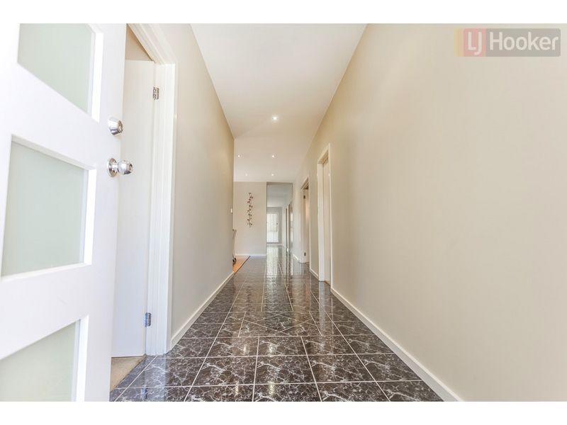 4 Studley Park Way, Craigieburn VIC 3064