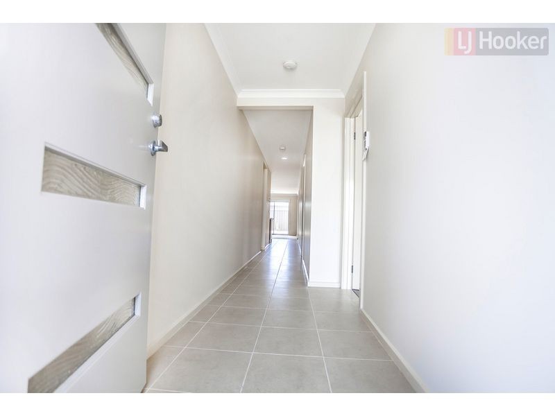 8 Ravenwoods Way, Craigieburn VIC 3064