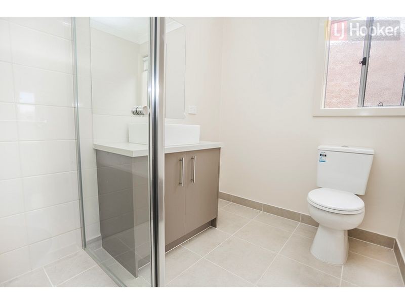 8 Ravenwoods Way, Craigieburn VIC 3064