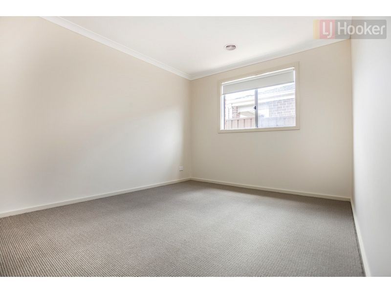 8 Ravenwoods Way, Craigieburn VIC 3064