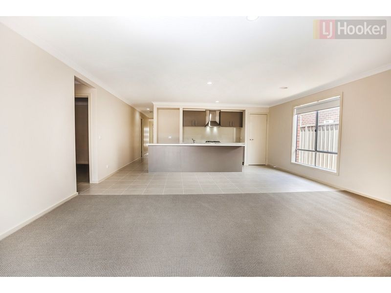 8 Ravenwoods Way, Craigieburn VIC 3064