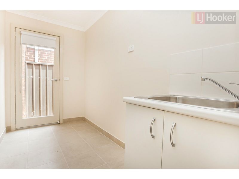 8 Ravenwoods Way, Craigieburn VIC 3064