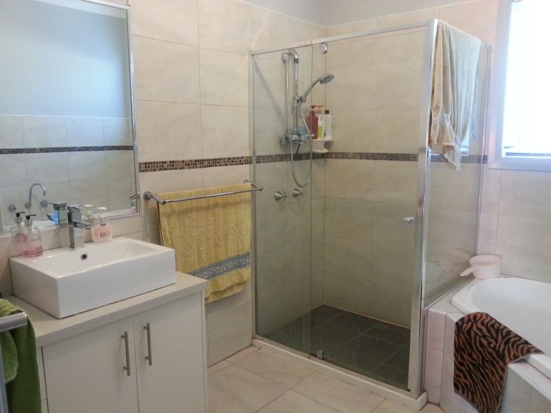 18 Mareeba Way, Craigieburn VIC 3064