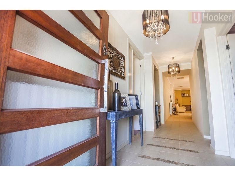 35 Serendip Crescent (Greenvale), Roxburgh Park VIC 3064