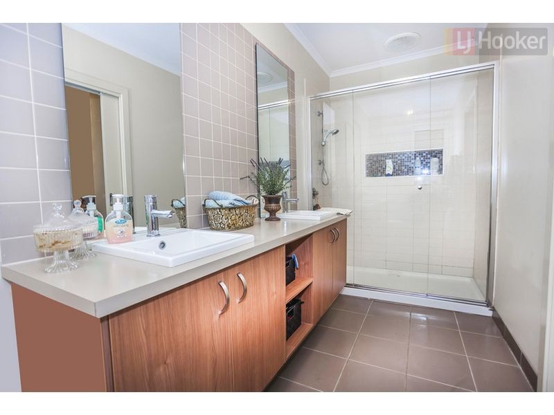 35 Serendip Crescent (Greenvale), Roxburgh Park VIC 3064