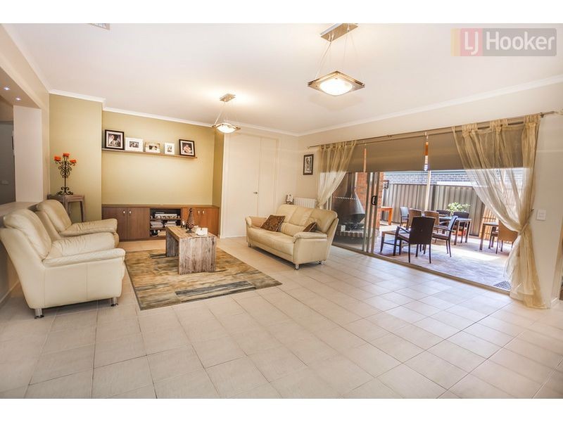 35 Serendip Crescent (Greenvale), Roxburgh Park VIC 3064