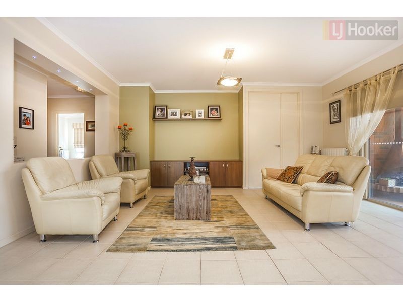 35 Serendip Crescent (Greenvale), Roxburgh Park VIC 3064