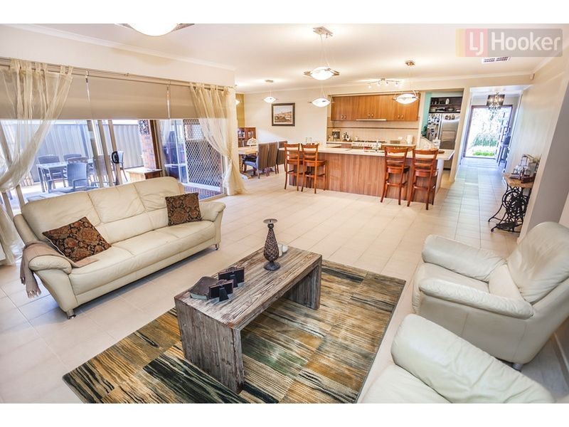 35 Serendip Crescent (Greenvale), Roxburgh Park VIC 3064