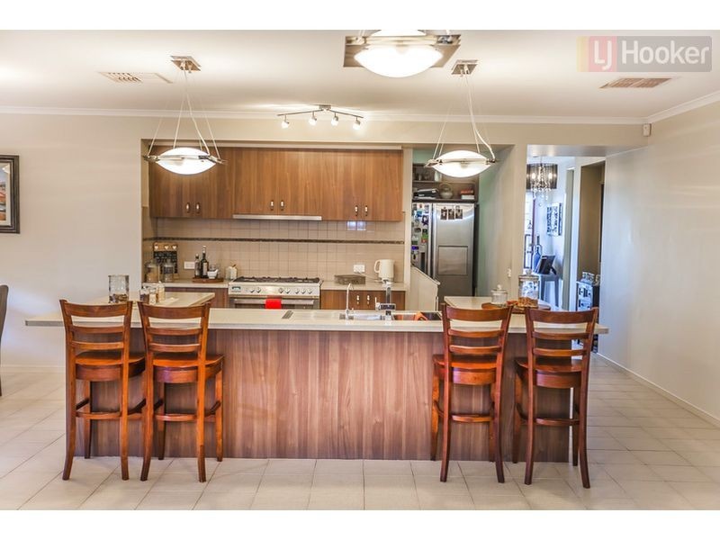 35 Serendip Crescent (Greenvale), Roxburgh Park VIC 3064