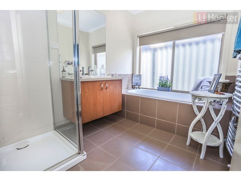 35 Serendip Crescent (Greenvale), Roxburgh Park VIC 3064