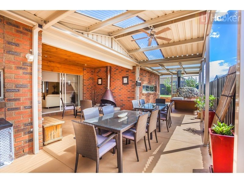 35 Serendip Crescent (Greenvale), Roxburgh Park VIC 3064