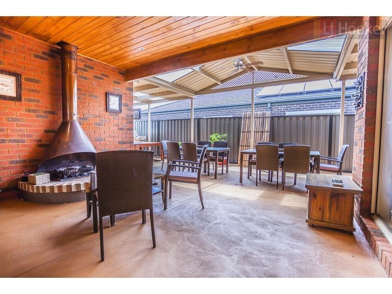 35 Serendip Crescent (Greenvale), Roxburgh Park VIC 3064