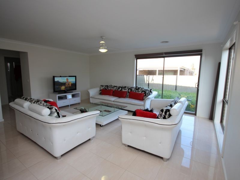 4 Pembury Street, Craigieburn VIC 3064