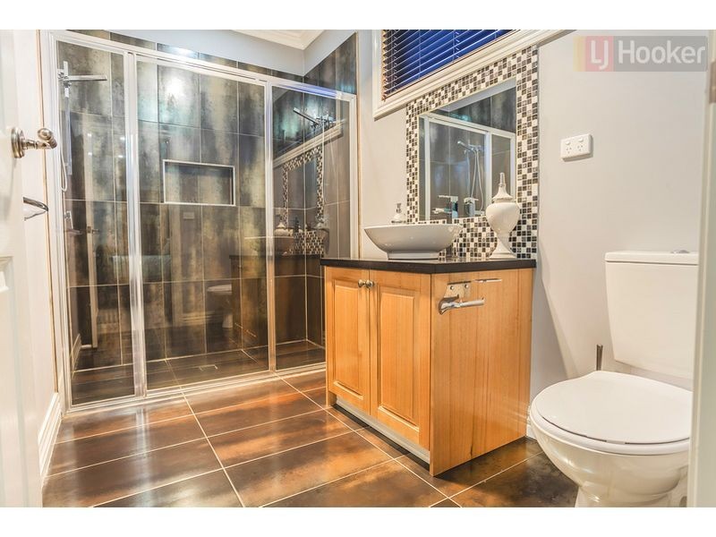 35 Cradle Mountain Drive, Craigieburn VIC 3064