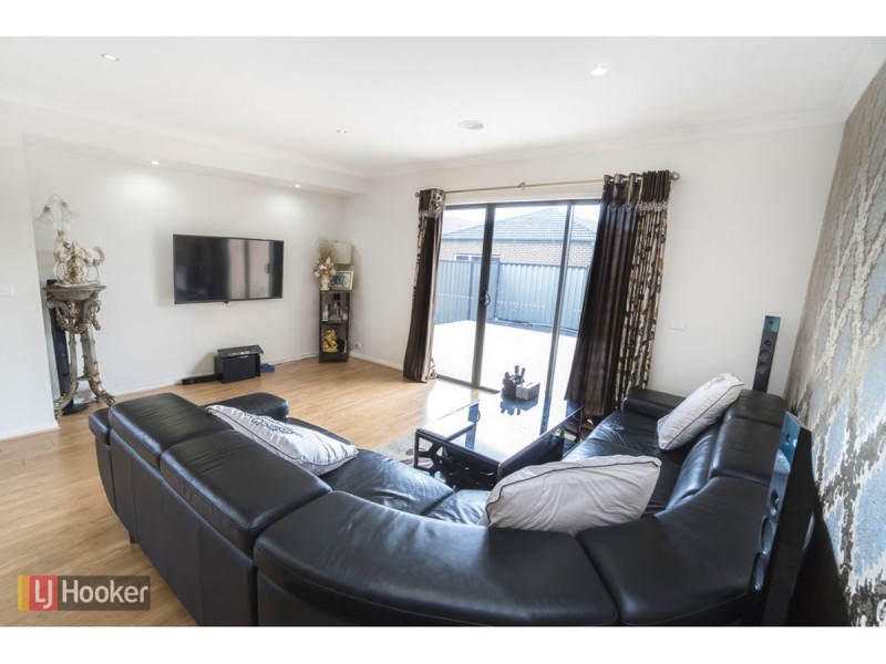 13 Cockatiel Circuit, Craigieburn VIC 3064