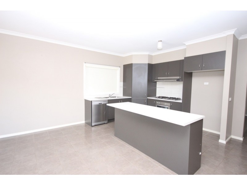 14 Black Range Avenue, Craigieburn VIC 3064