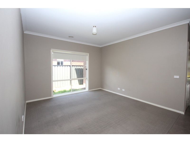 14 Black Range Avenue, Craigieburn VIC 3064