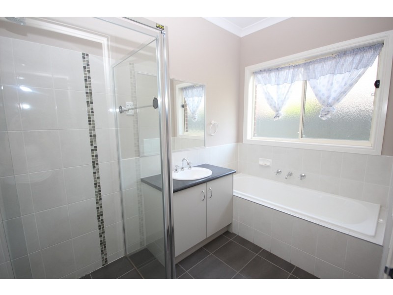 14 Black Range Avenue, Craigieburn VIC 3064
