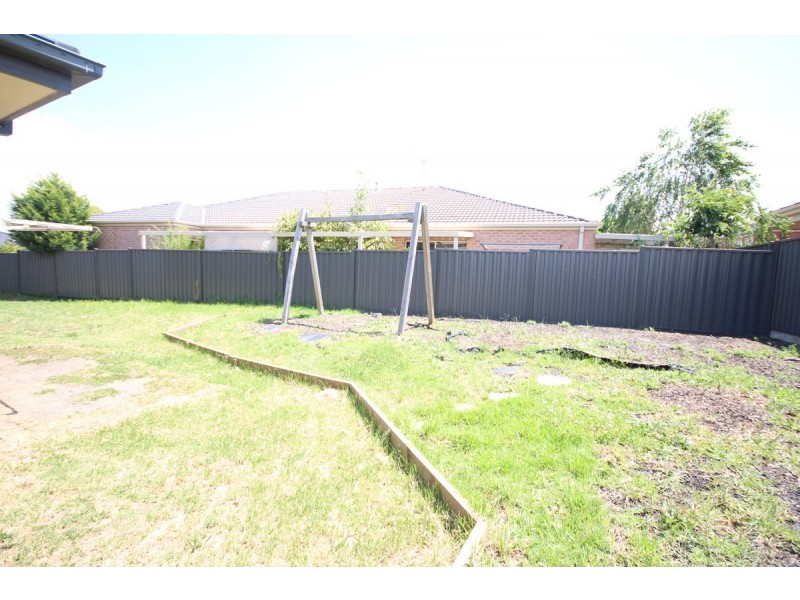 14 Black Range Avenue, Craigieburn VIC 3064